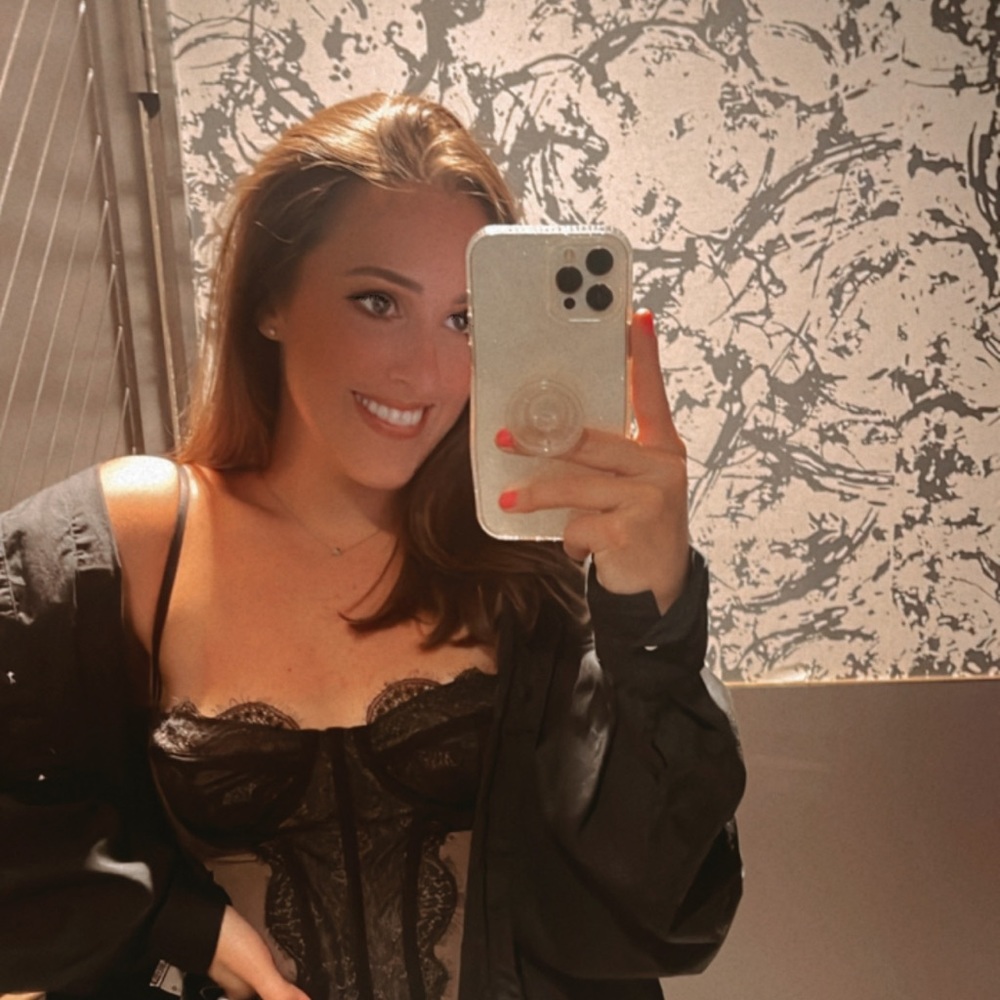 Meet your Posher, Demi